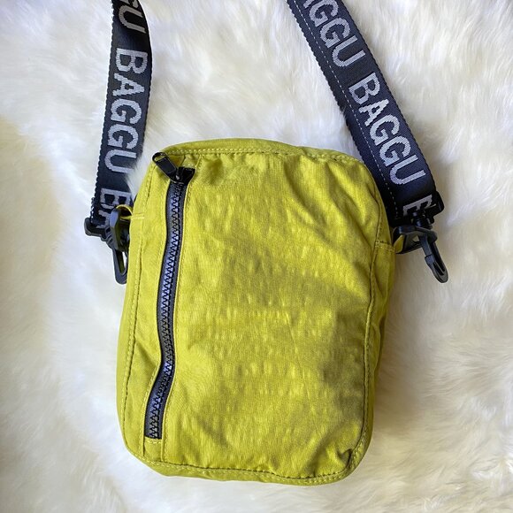 BAGGU Handbags - NWT Baggu Sport Crossbody - Chartreuse w/ OG White Logo Strap